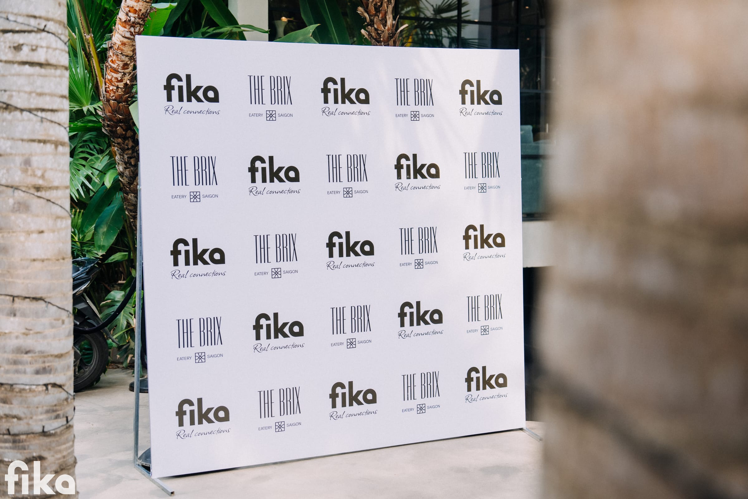 Two people meeting at a Fika Spot